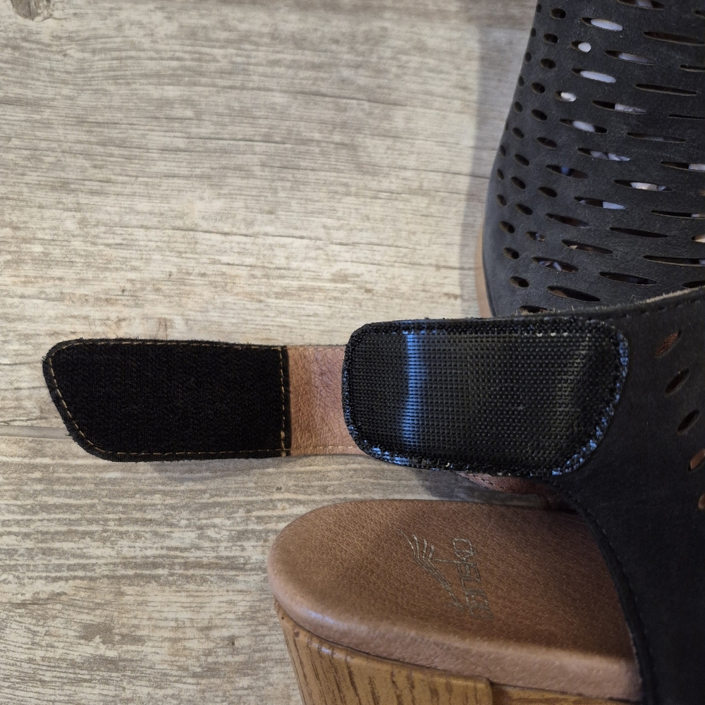 Dansko Danae Peeptoe Platform Sandal Black Laser Cut Leather Chunky Heel 7.5 - 8 - Picture 9 of 16